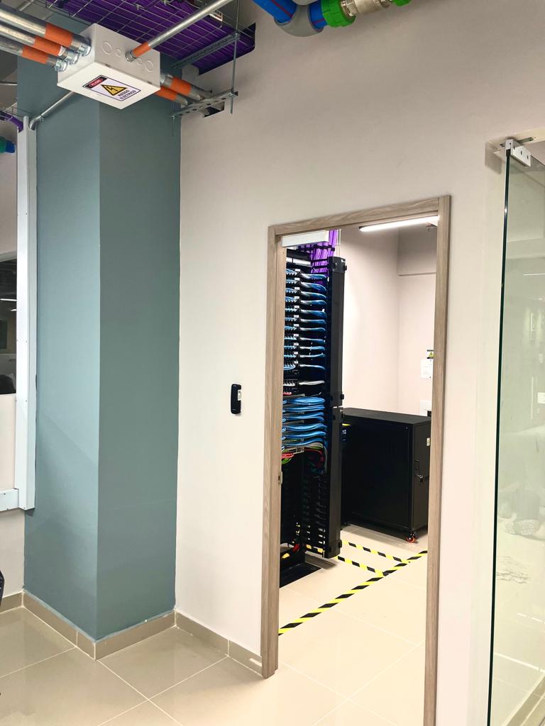 Acceso a data center corporativo